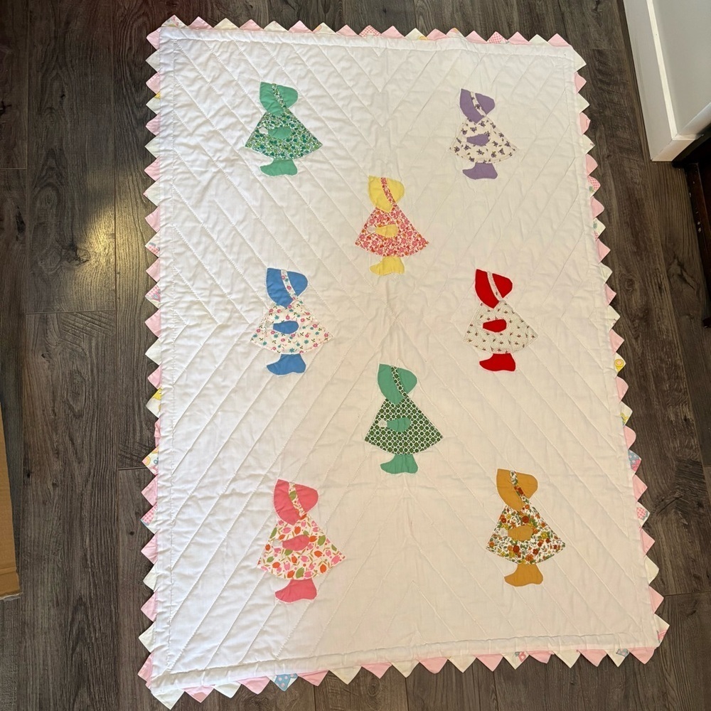 Vintage quilt Sunbonet Sue handmade quilt petite rose print backing